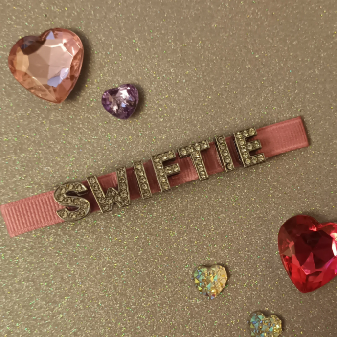 Taylor Swift crystal swiftie hair clip 