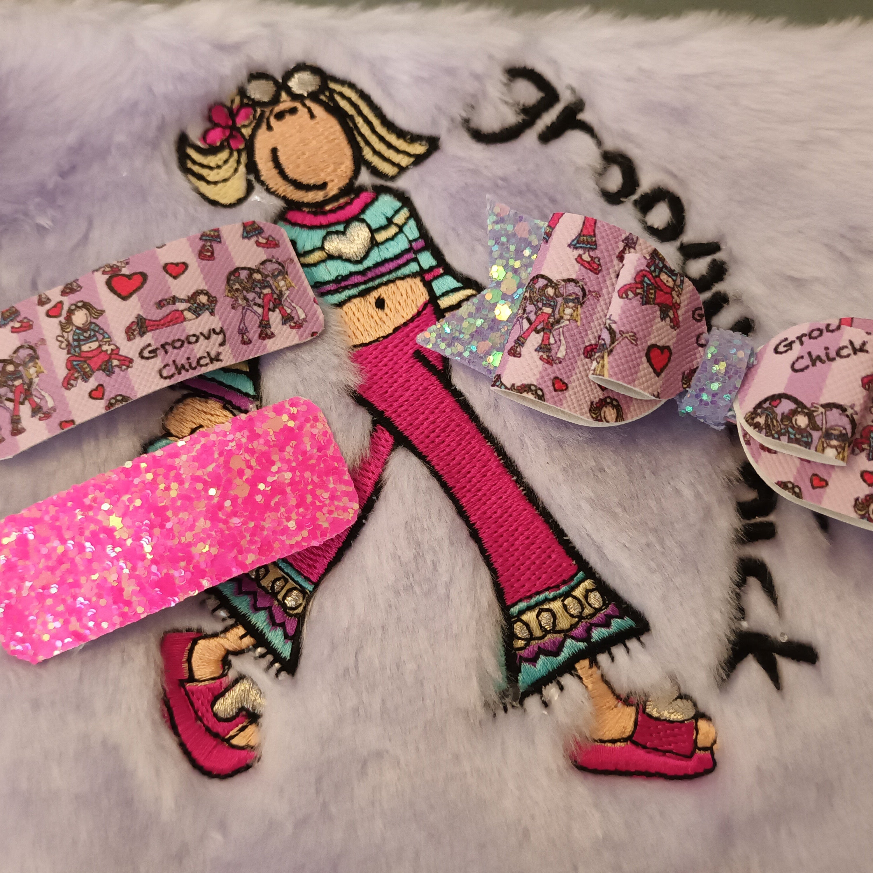 bang on the door groovy chick hair bows and clips