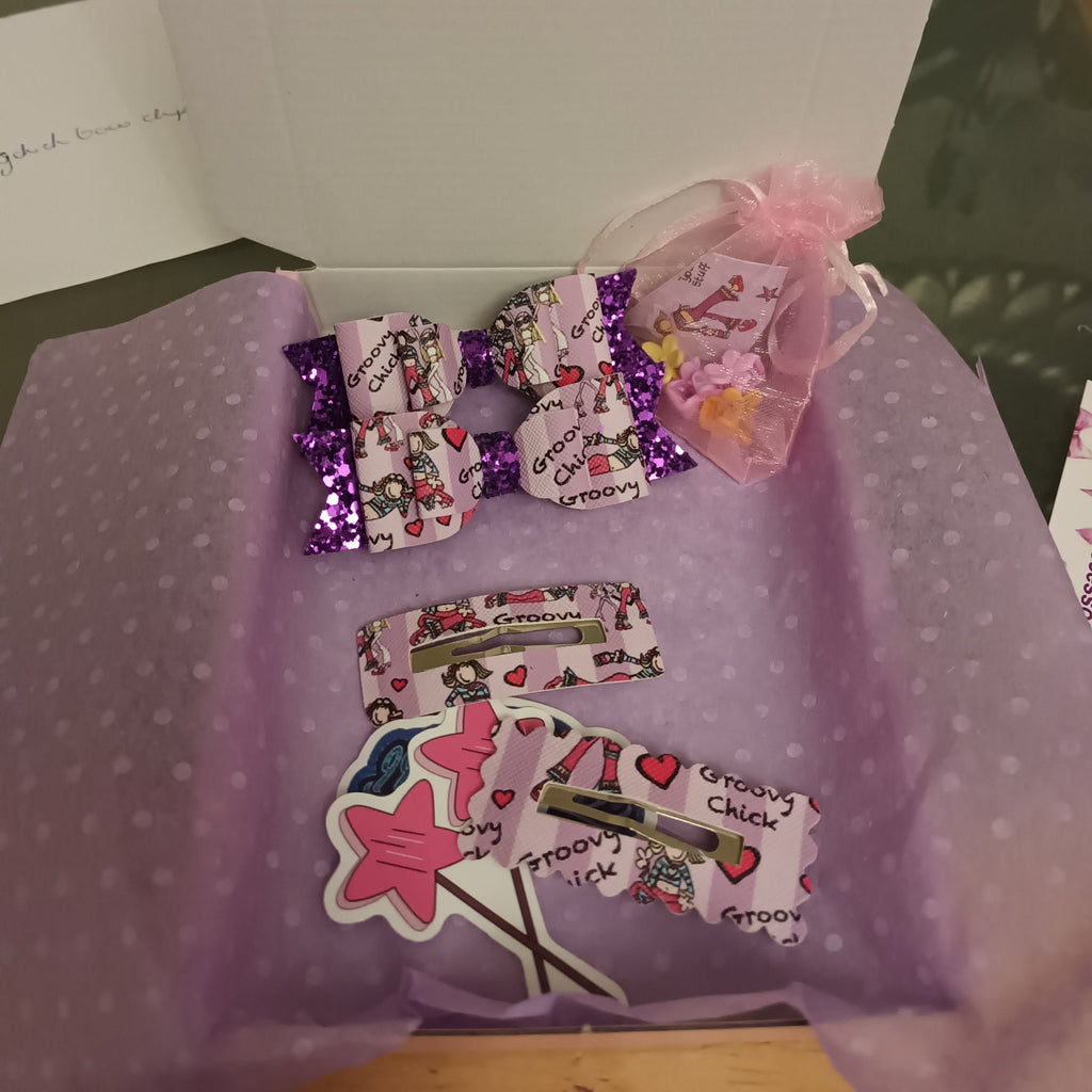 bang on the door groovy chick scrunchie, bows and clips