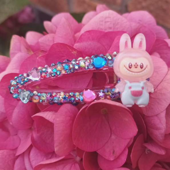Crystal hair clip with labubu character 